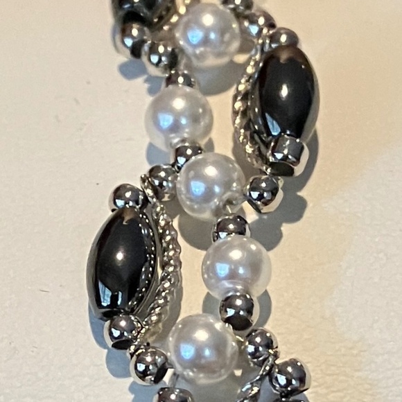 Pearl and Black Beaded Bracelet - Picture 4 of 6